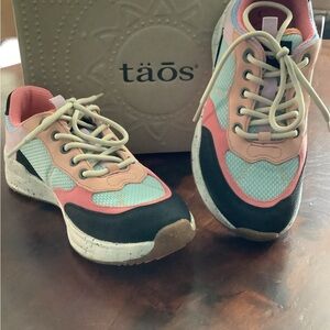 Taos Footwear Multicolor Sneakers